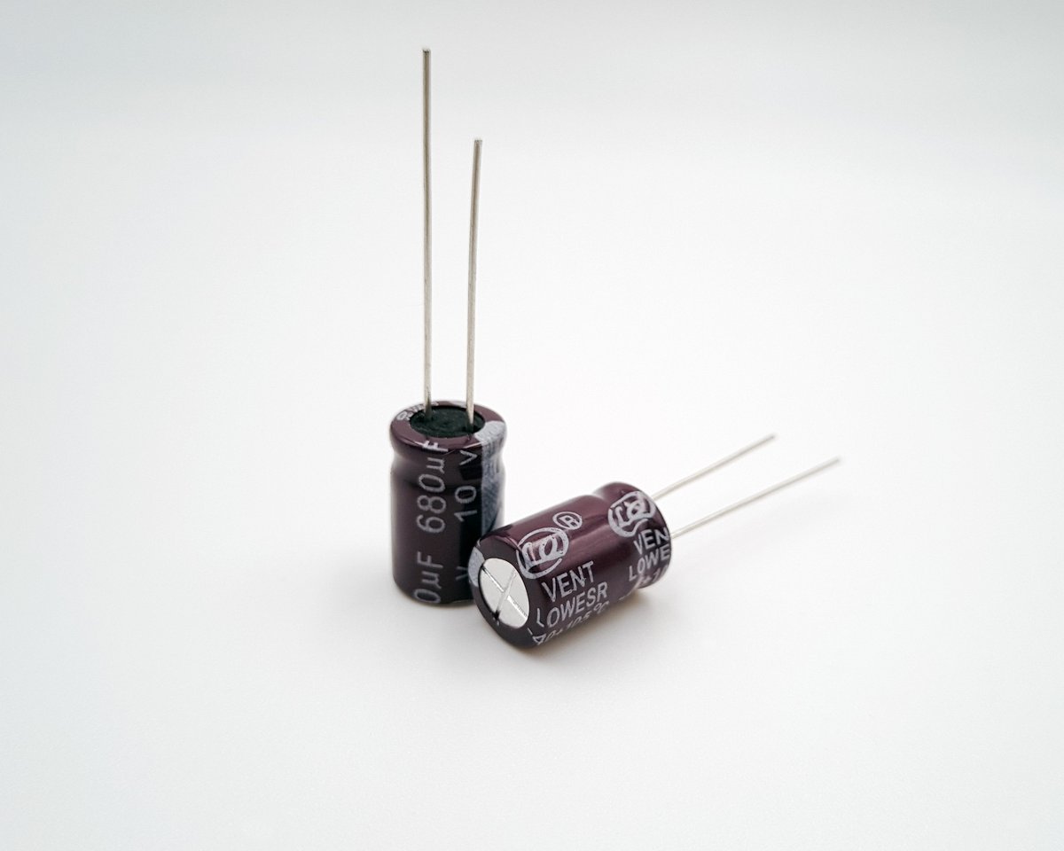 Low impedance and long life electrolytic capacitor 680uF 10V