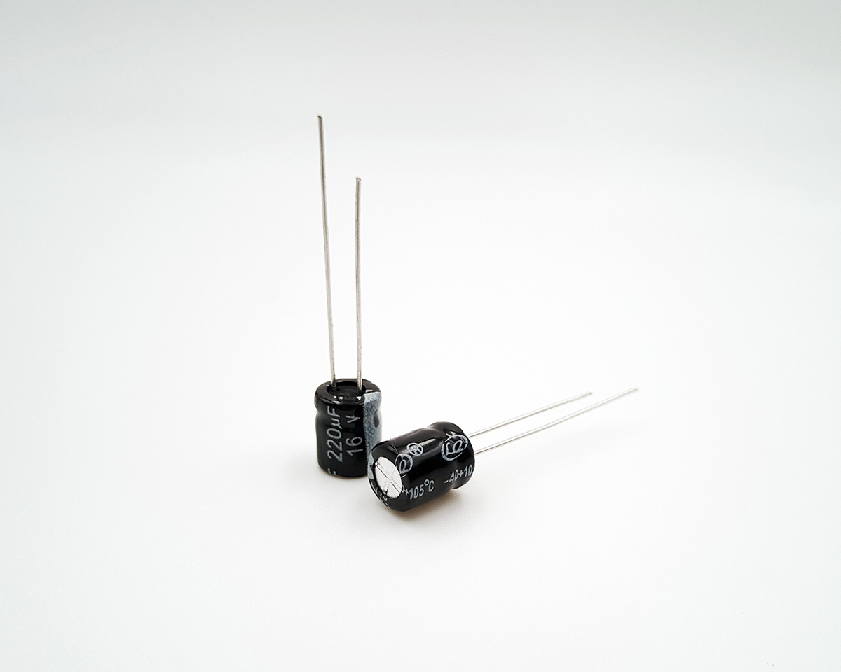 Low-voltage electrolytic capacitor 220uF 16V